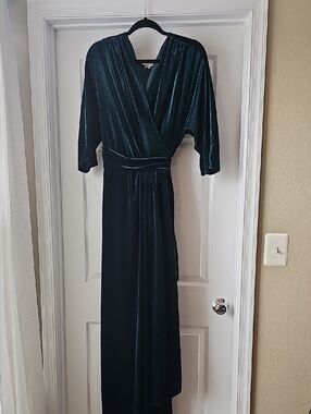 Elegant Women’s Velvet Wrap Dress in Emerald Green